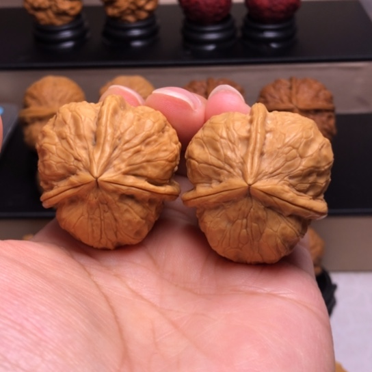 文玩核桃把件粗筋三楞12