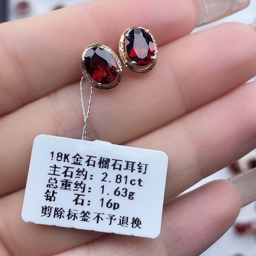 18K金镶嵌石榴石耳饰