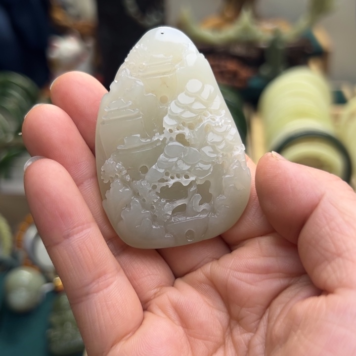 和田玉颈饰未镶嵌山水牌