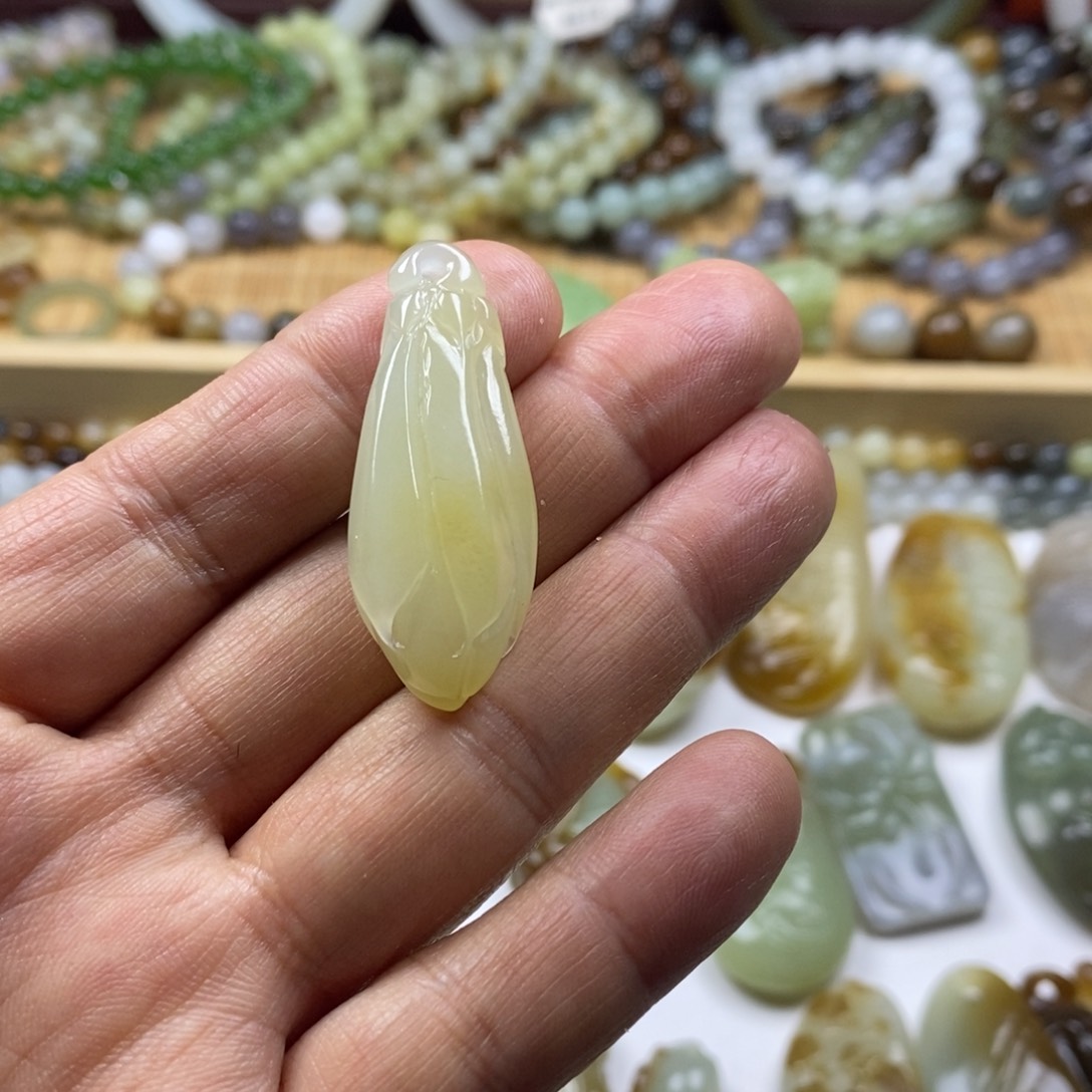 和田玉（糖玉）颈饰未镶嵌