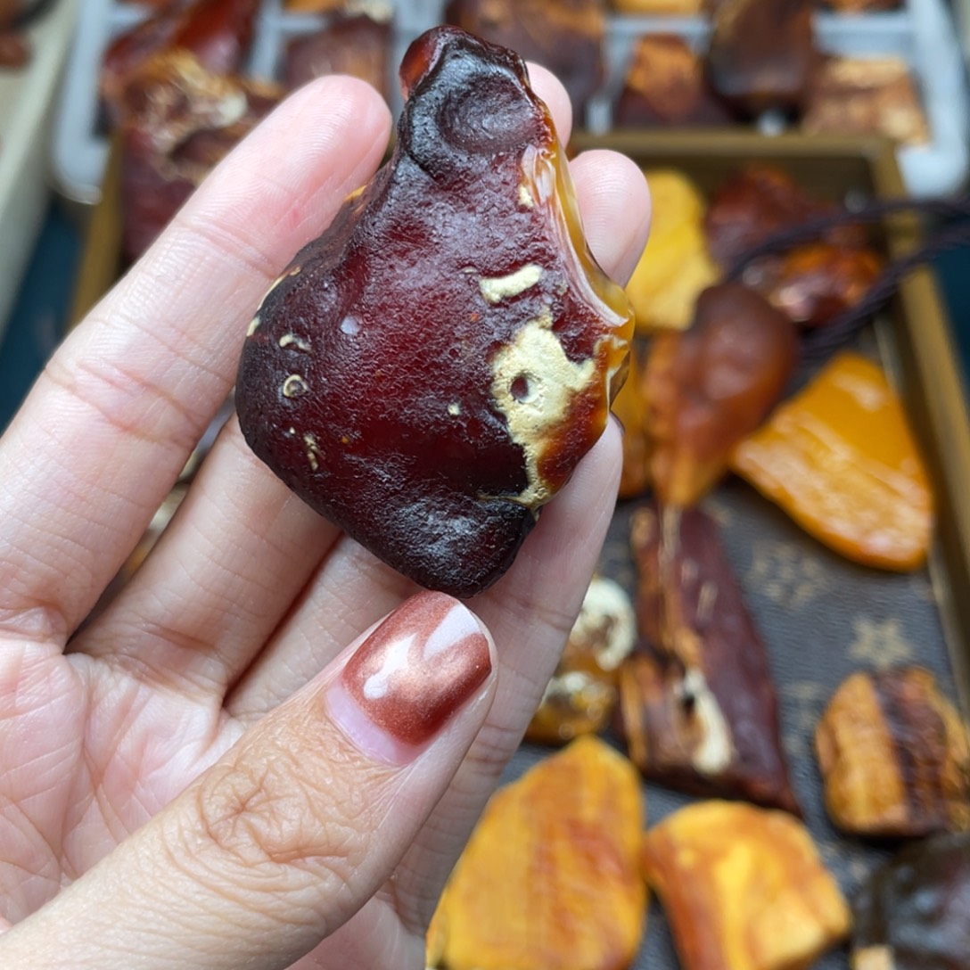 ****兔琥珀未镶嵌珠宝奇石