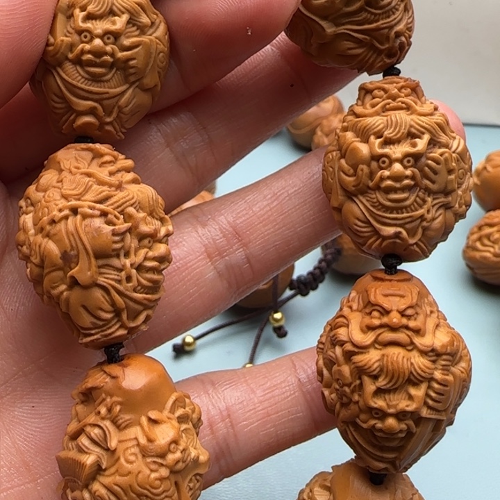 橄榄核手串雕刻工艺