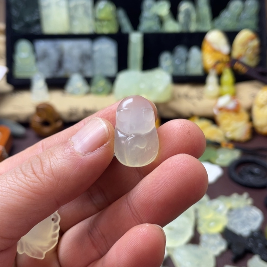 蛇纹石玉颈饰未镶嵌