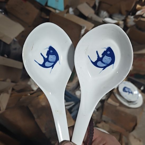 茶盏陶瓷盘子碗啥都有