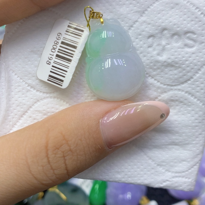 颈饰18K金镶嵌翡翠