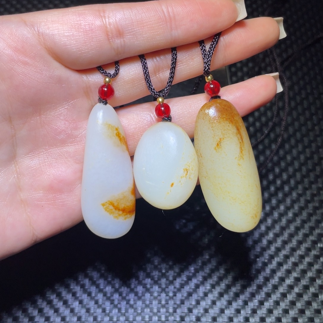 玉***器和田玉（糖玉）未镶嵌颈饰