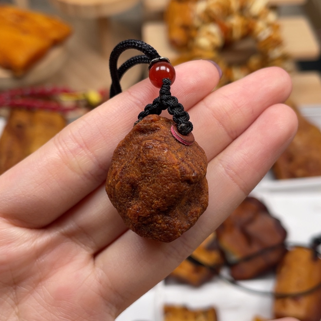 琥珀未镶嵌珠宝奇石