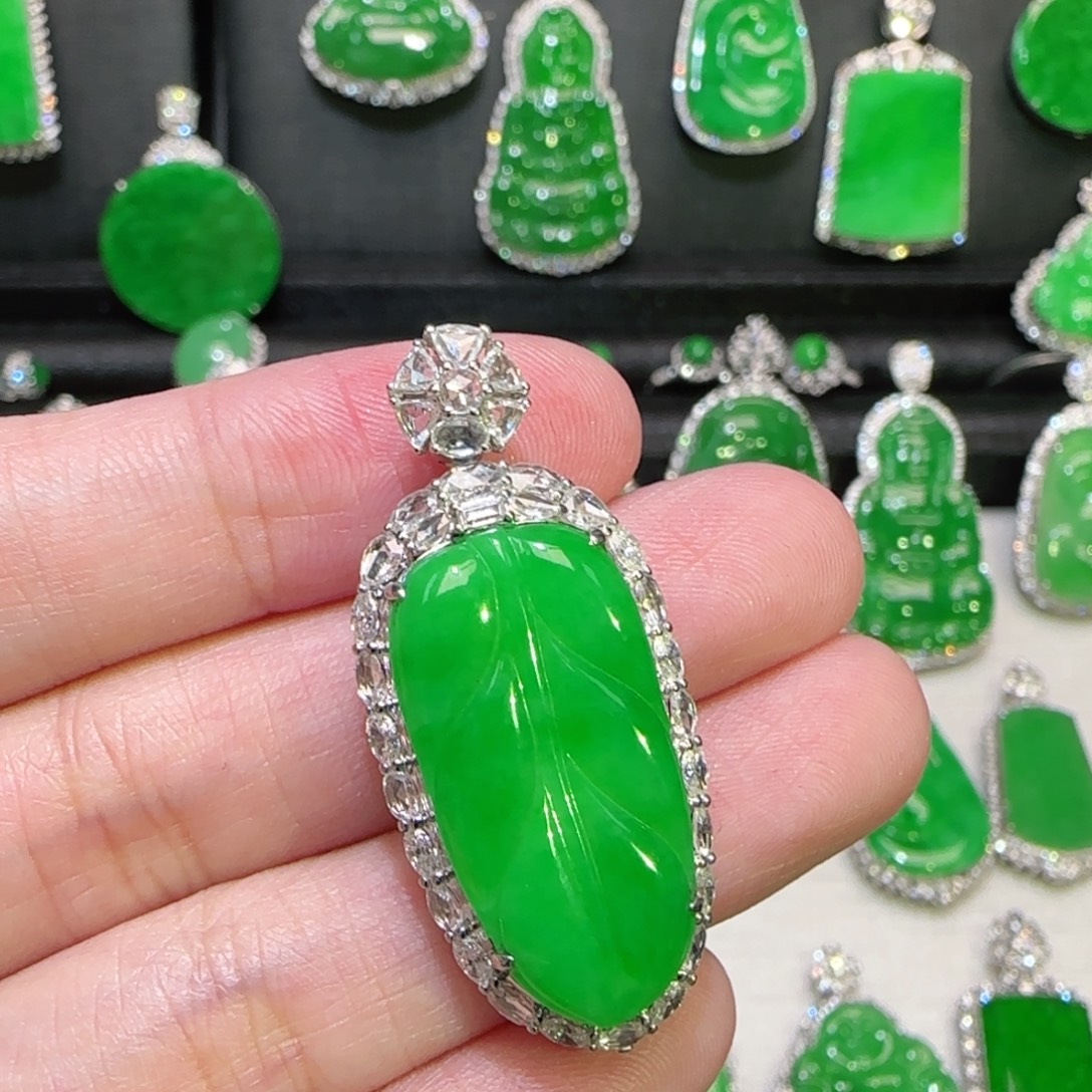 翡翠18K金镶嵌颈饰