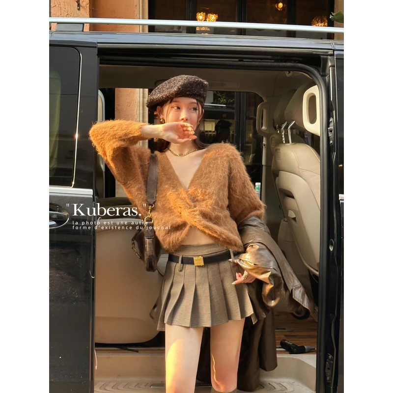KUBERAS 焦糖玛奇朵 小众宽松交叉门襟V领软糯毛绒针织毛衣 2色入