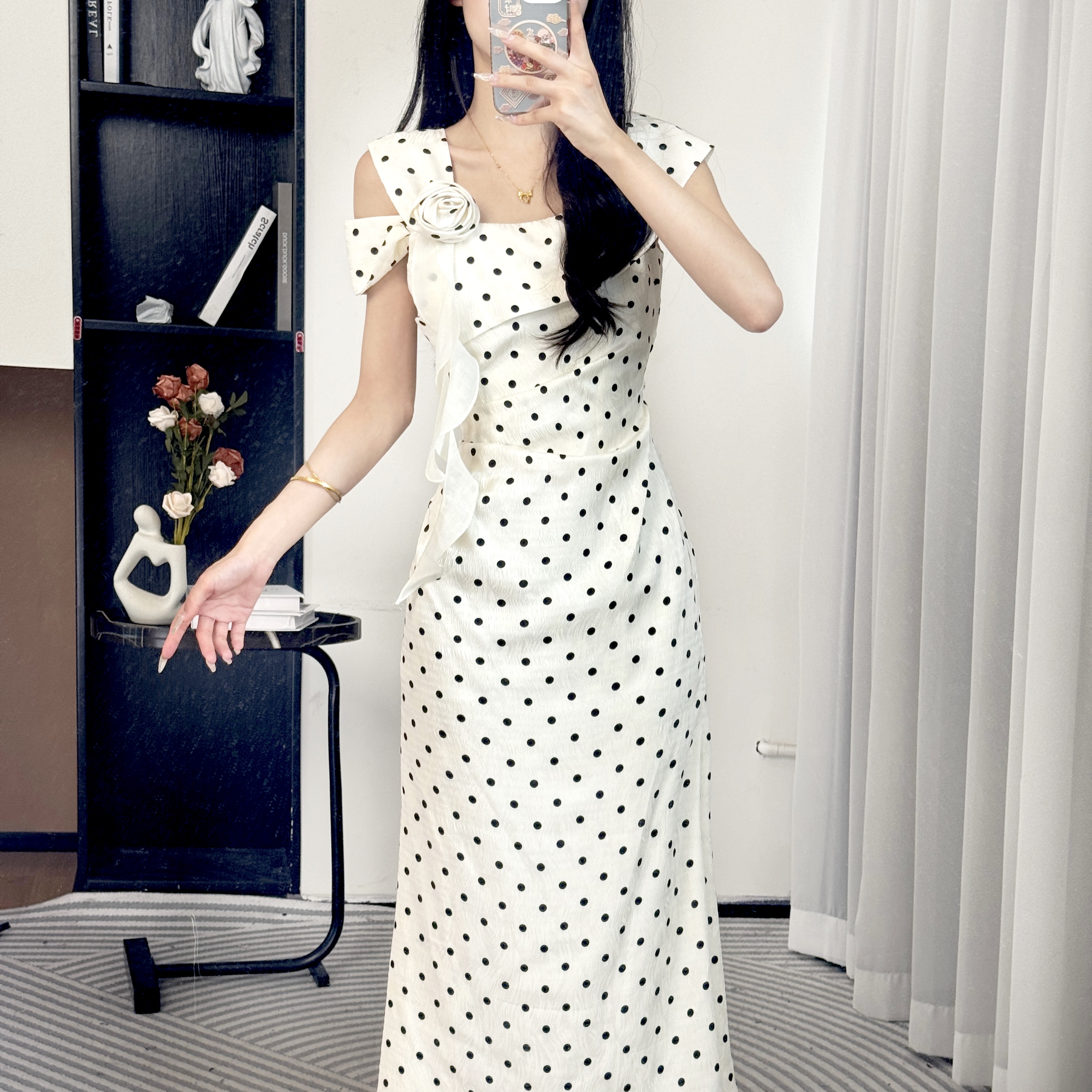 年终请沧 2025年夏季新款气质显瘦收腰褶皱修身连衣裙 10560 JJQC