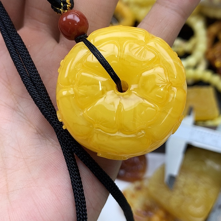 蜜蜡未镶嵌珠宝奇石