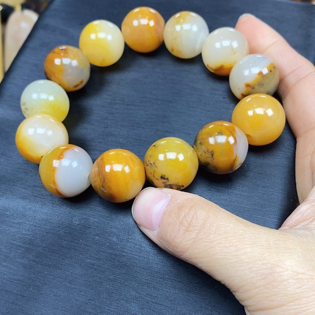 石英质玉（黄龙玉）颈饰未镶嵌