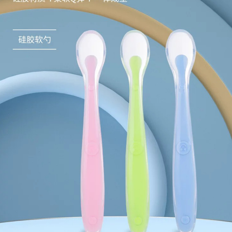 新疆包邮宝宝硅胶软勺新生儿喂水吃饭(颜色随机）