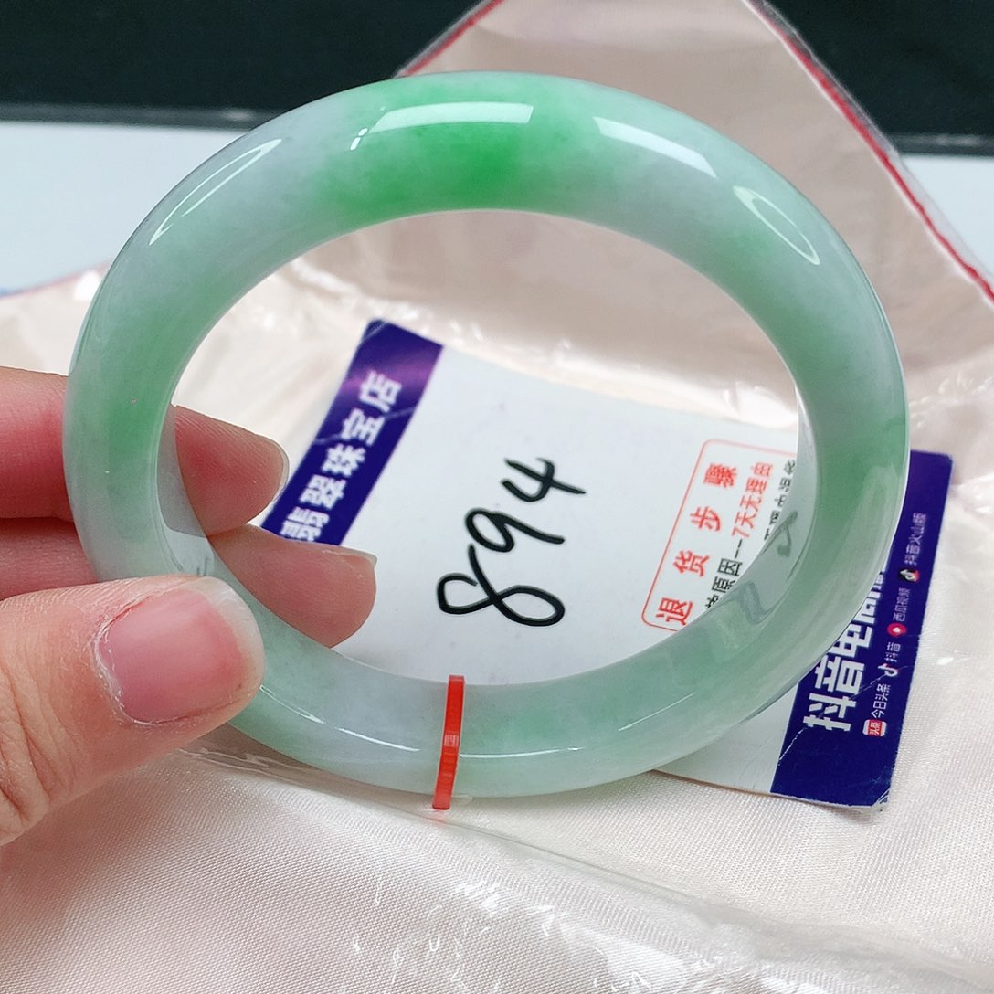 翡翠手镯未镶嵌翡翠