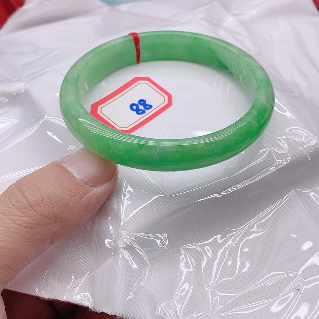 翡翠手镯未镶嵌小*88888888