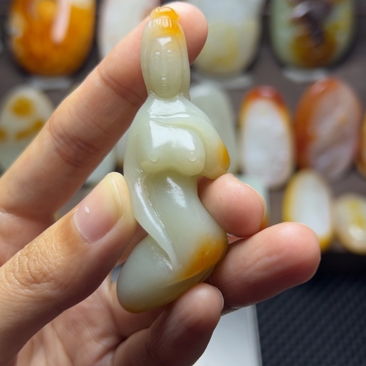 添***哥和田玉未镶嵌颈饰