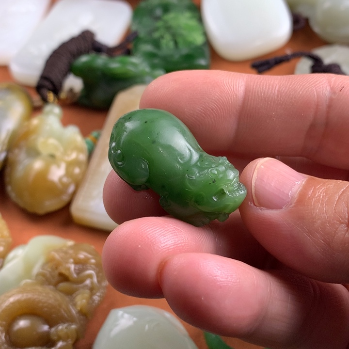 未镶嵌和田玉挂件