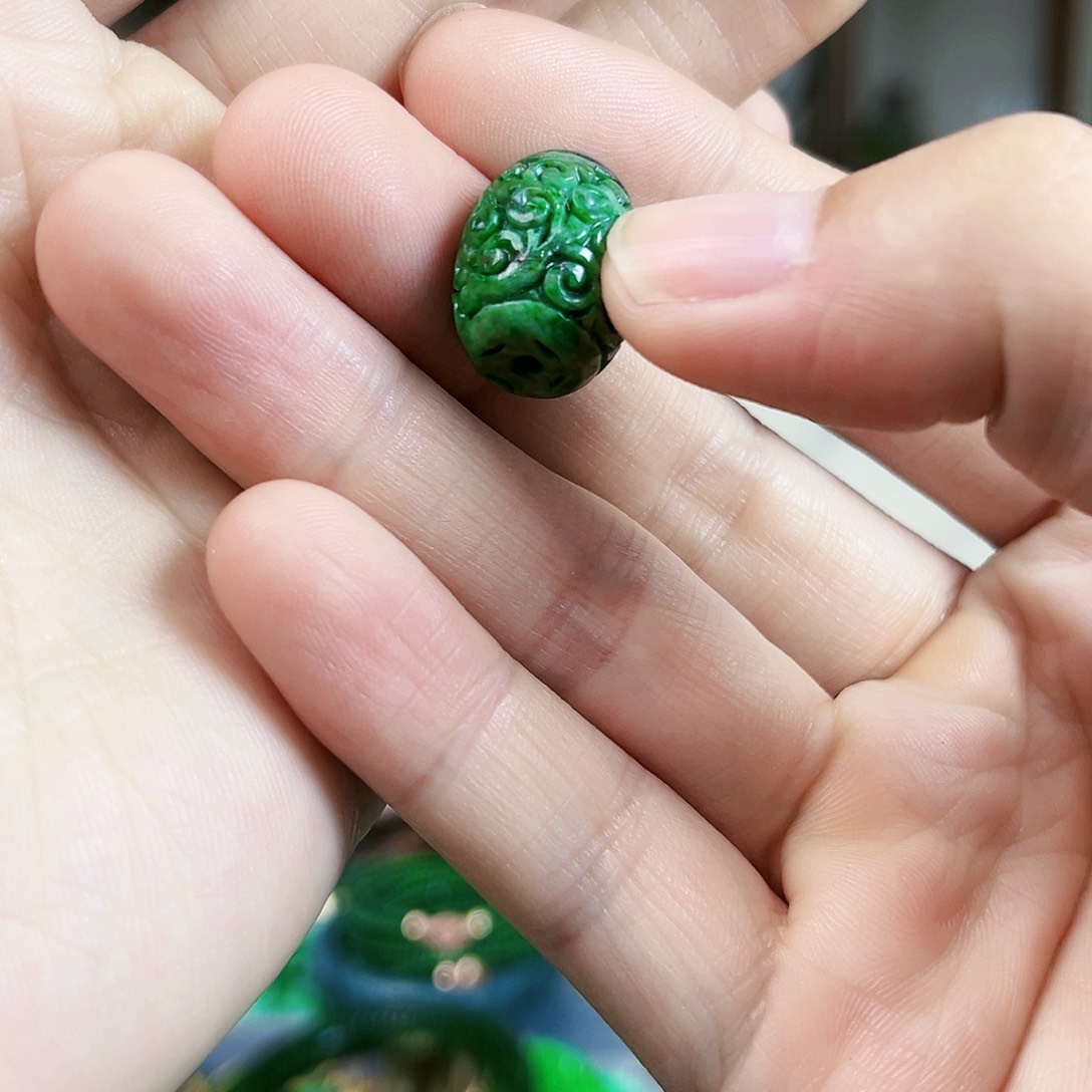 翡翠颈饰未镶嵌吊坠多样性