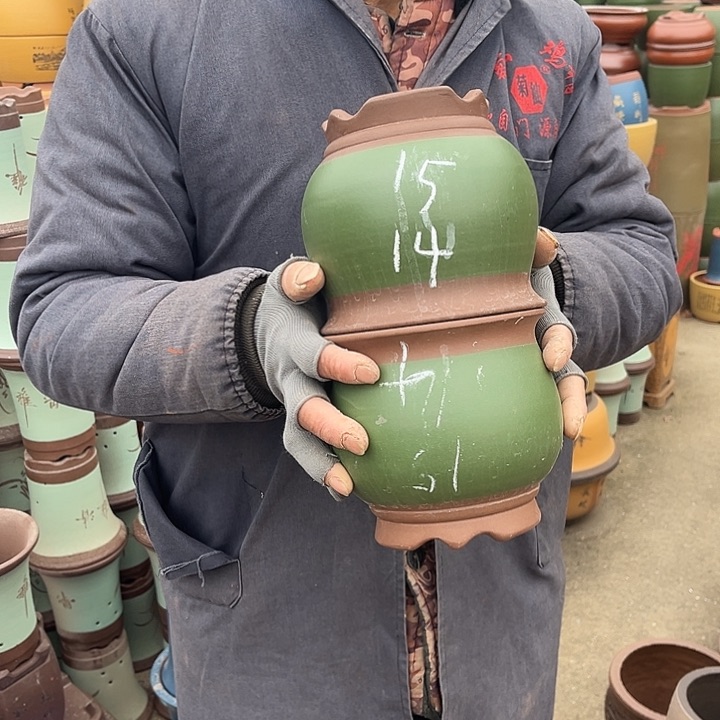 紫砂紫砂花盆和小盆栽