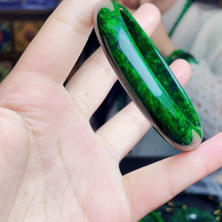 翡翠未镶嵌颈饰多样性59