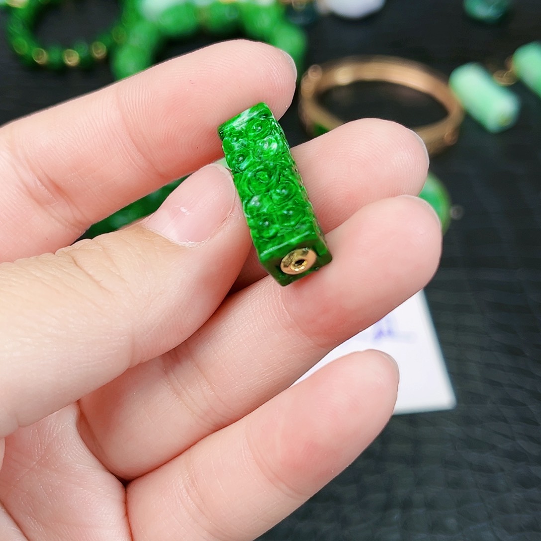 翡翠颈饰18K金镶嵌吊坠