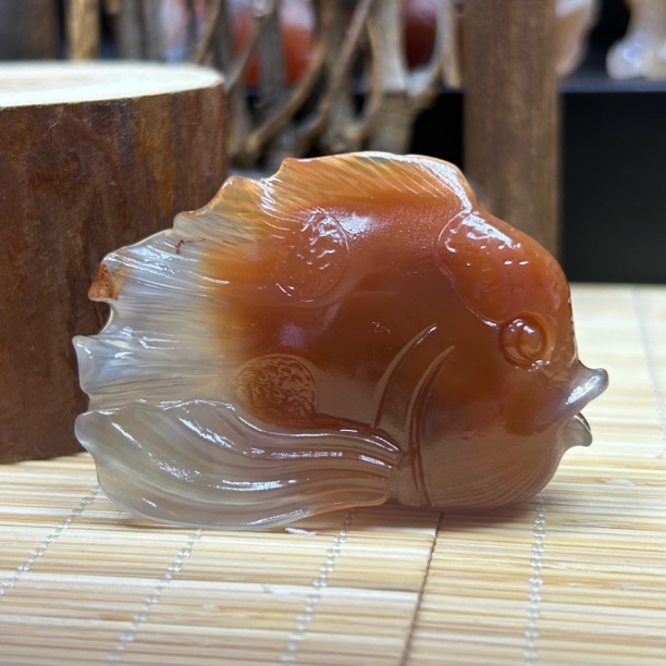 手工雕刻俏色精雕锦鲤小鱼手把件