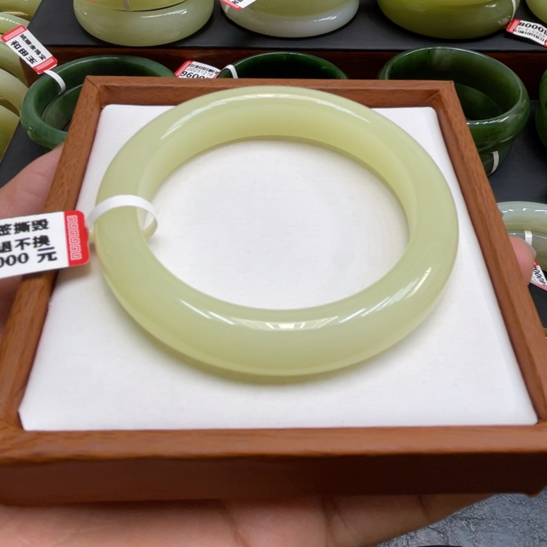 未镶嵌手镯和田玉