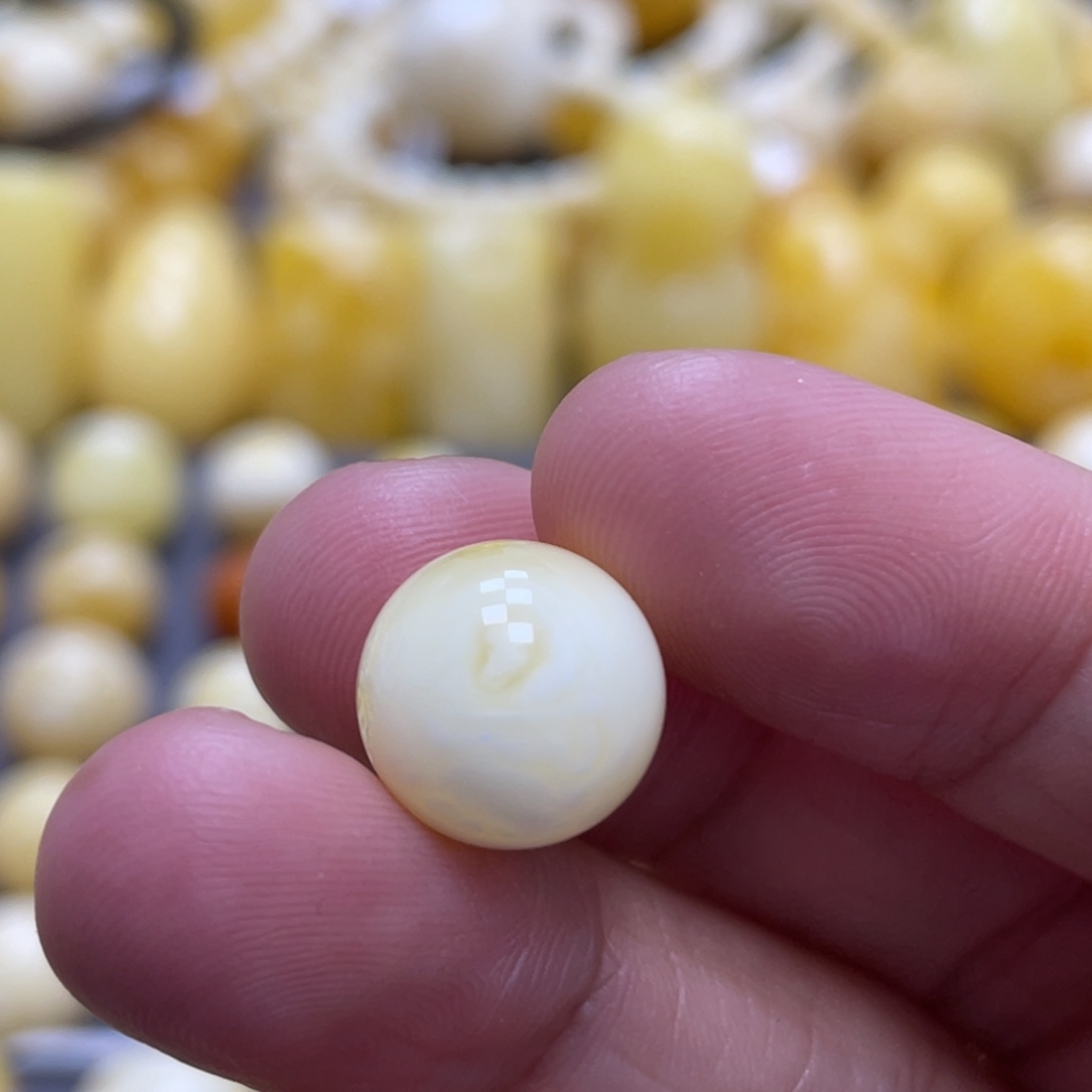 蜜蜡未镶嵌裸石12.2mm皮色 瓷白