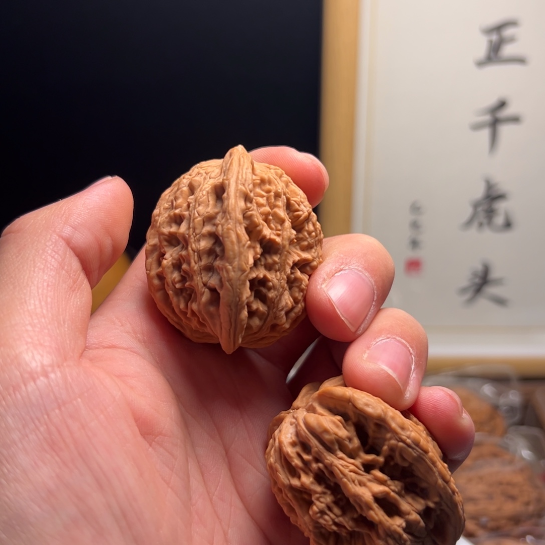 -***-文玩核桃吊坠虎头
