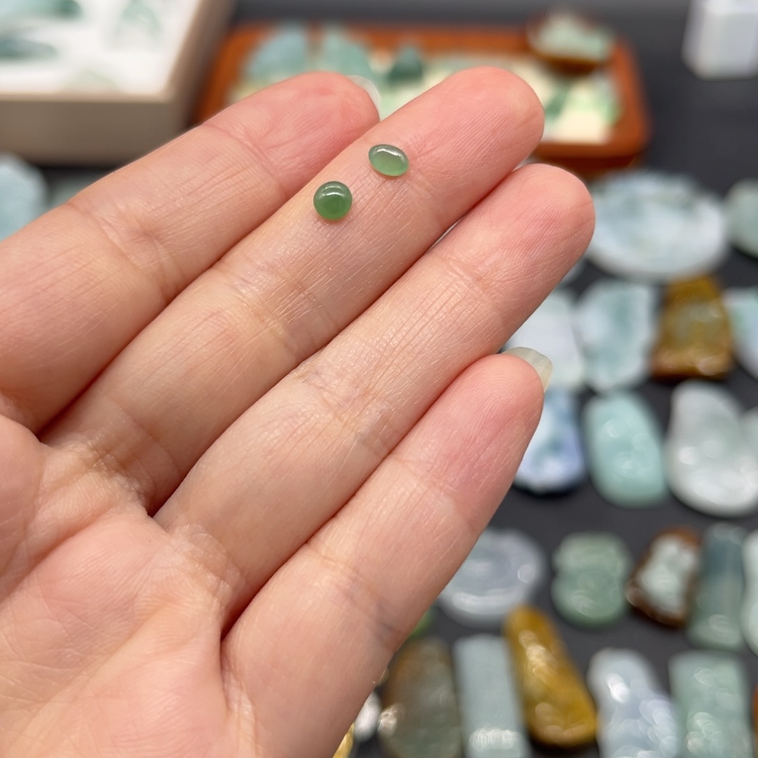 翡翠未镶嵌颈饰蛋面 一对