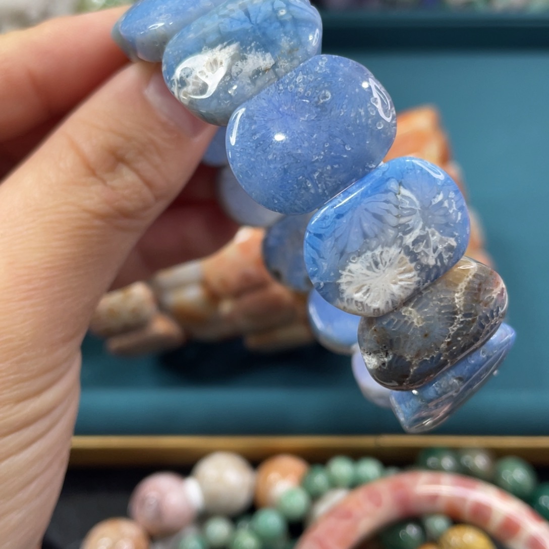 未镶嵌手镯硅化玉