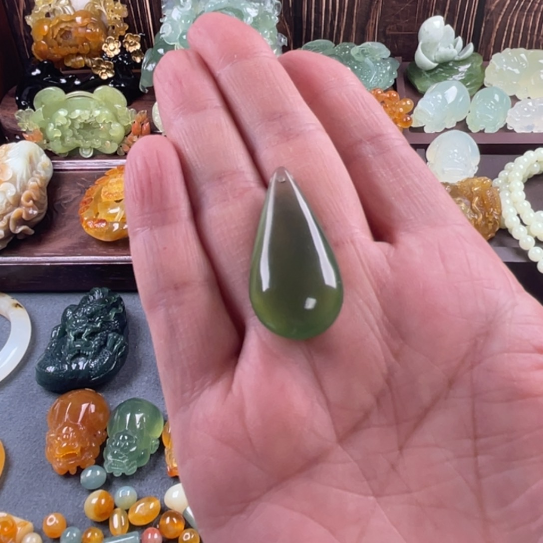 未镶嵌蛇纹石玉吊坠且*陶