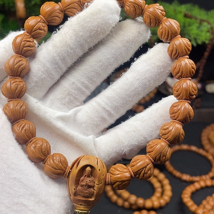 封***。桃核吊坠秦岭龙纹桃核