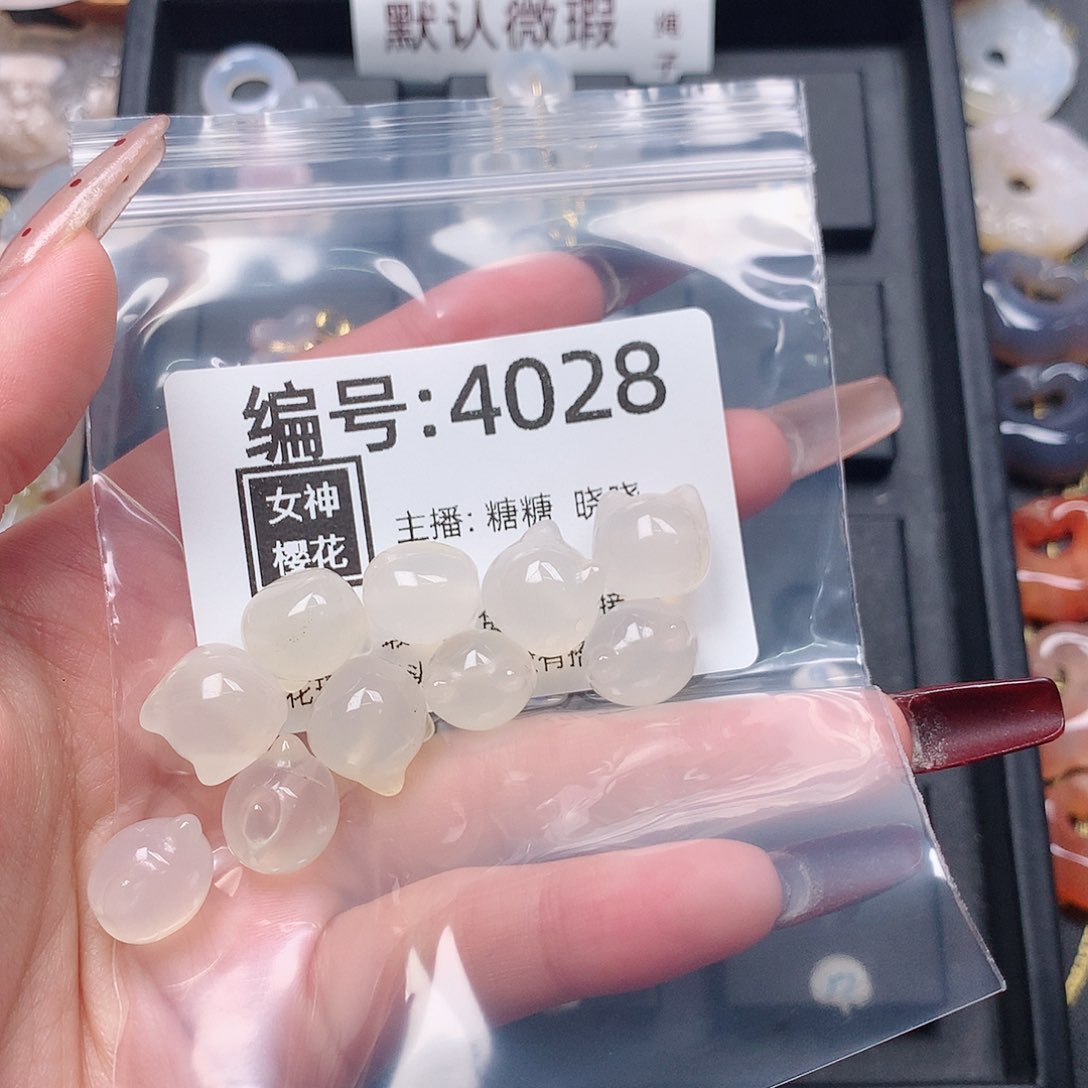 玛瑙/玉髓颈饰合金小**鲤