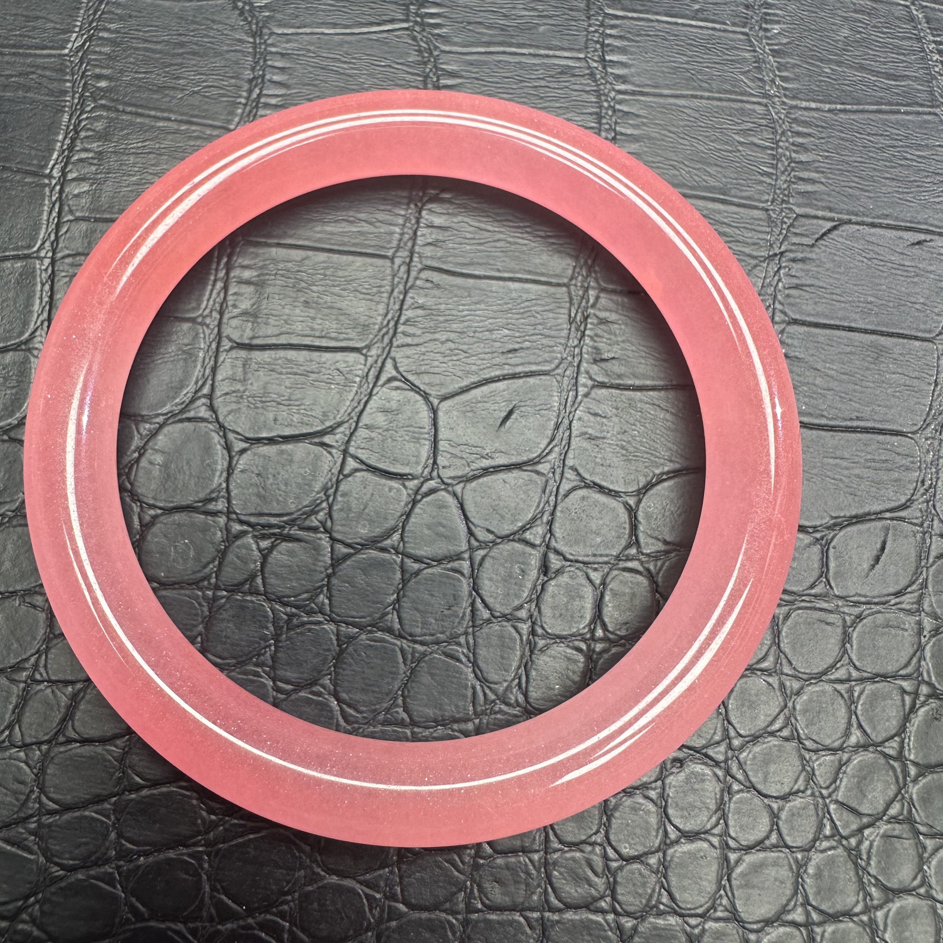 樱花粉细圆条手镯F116