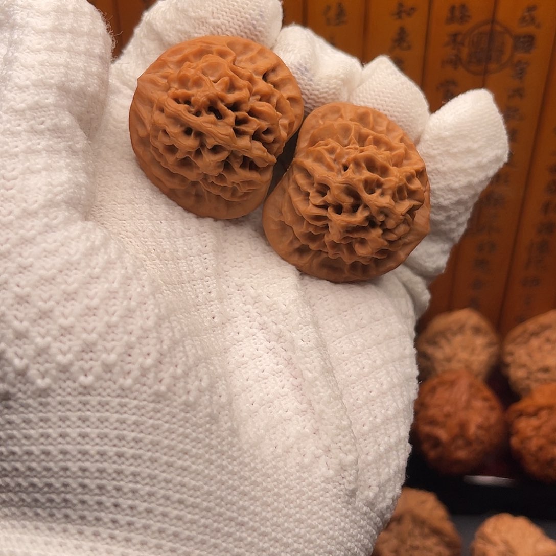 良***栖桃核吊坠秦闷狮子头精品文玩