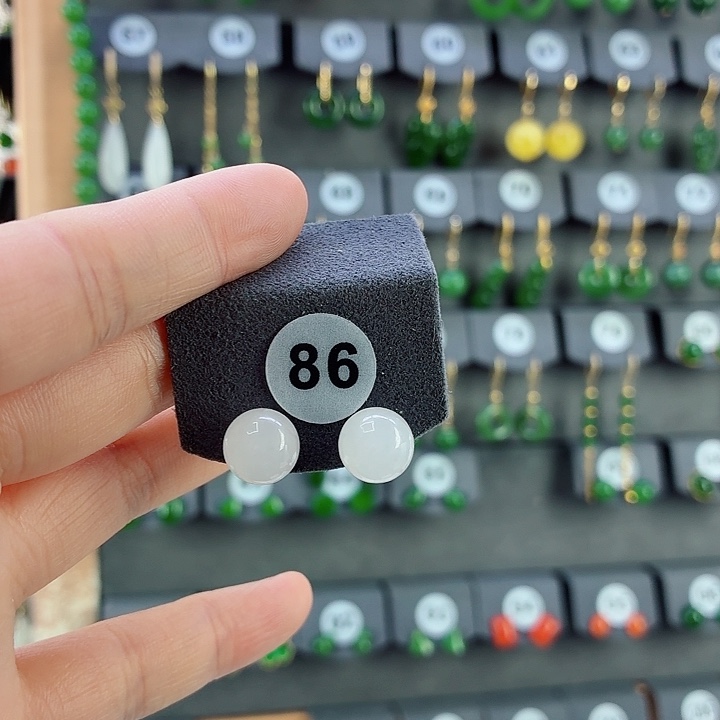 和田玉18K金镶嵌耳饰