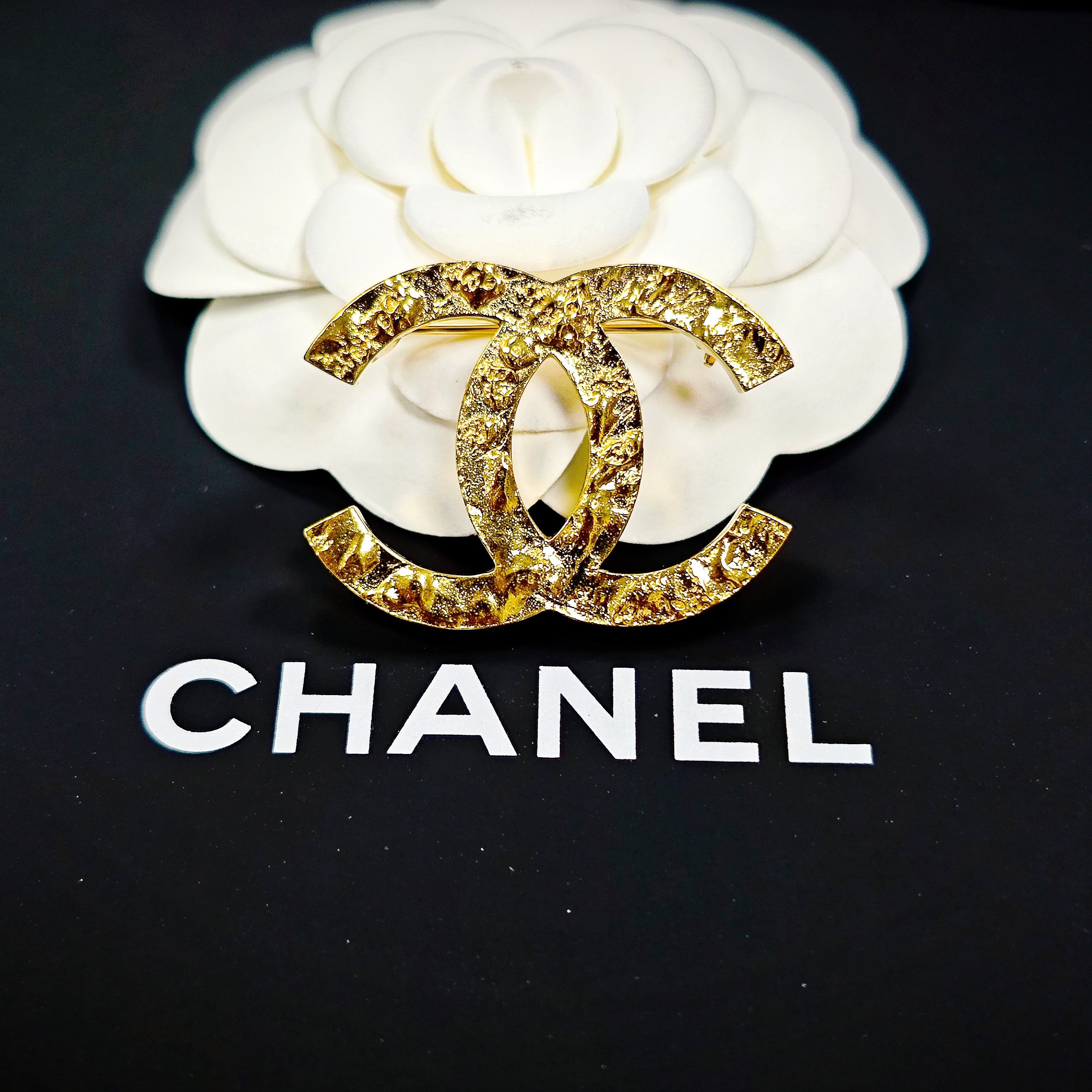 未使用 Chanel/香奈儿 浓金色系浮雕胸针双C气质流行大方