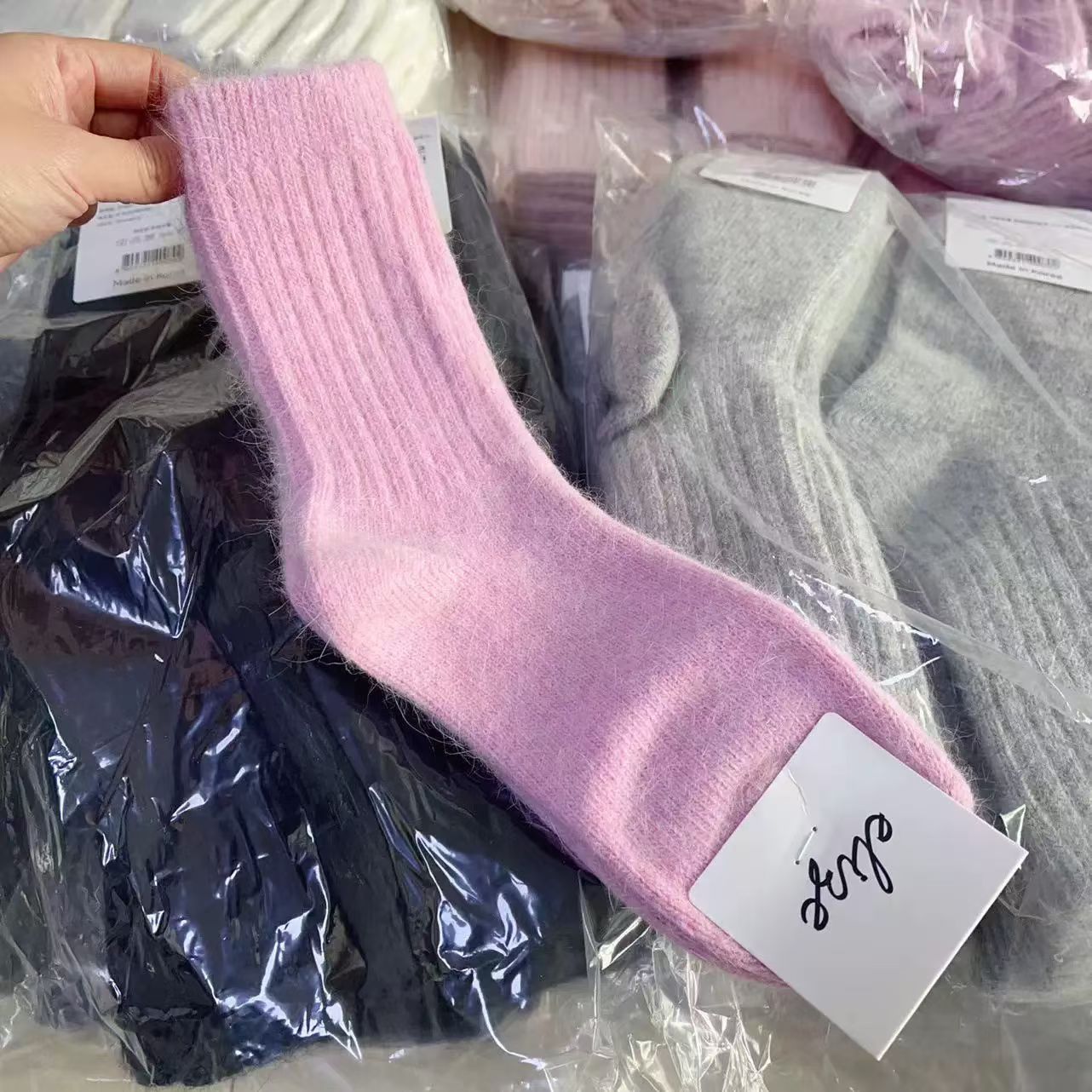 东大门女士中筒羊毛袜秋冬加厚加绒保暖韩系风格