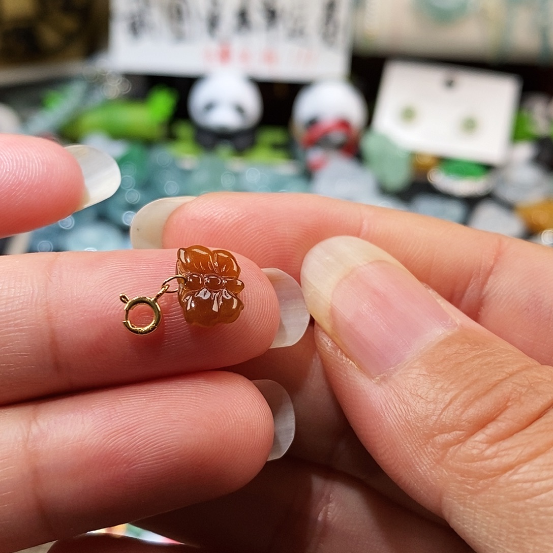 翡翠18K金镶嵌颈饰蝴蝶滴溜