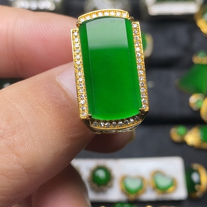 气***售翡翠18K金镶嵌戒指