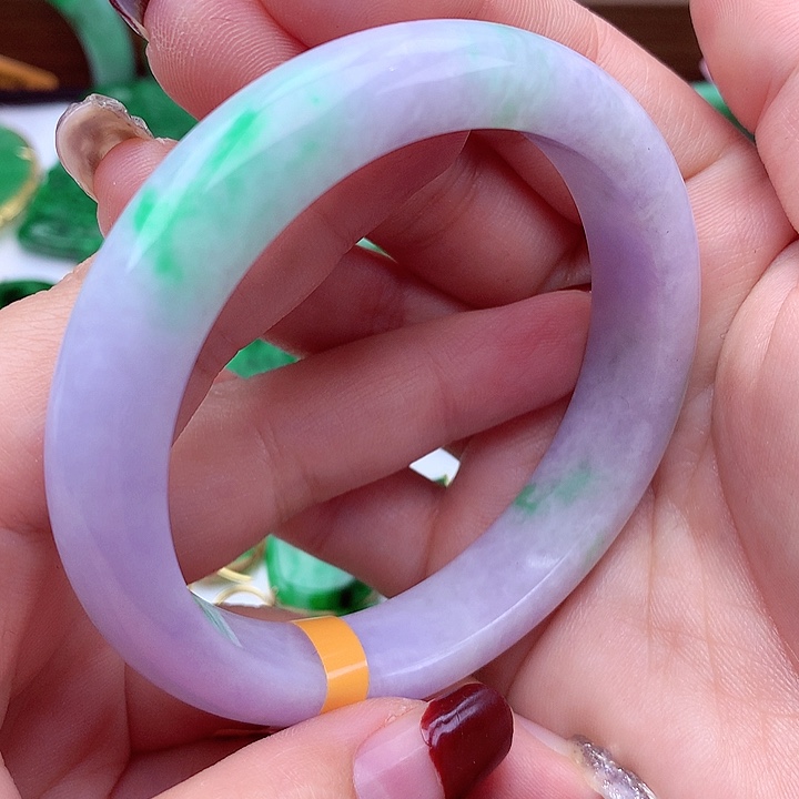 翡翠手镯未镶嵌翡翠