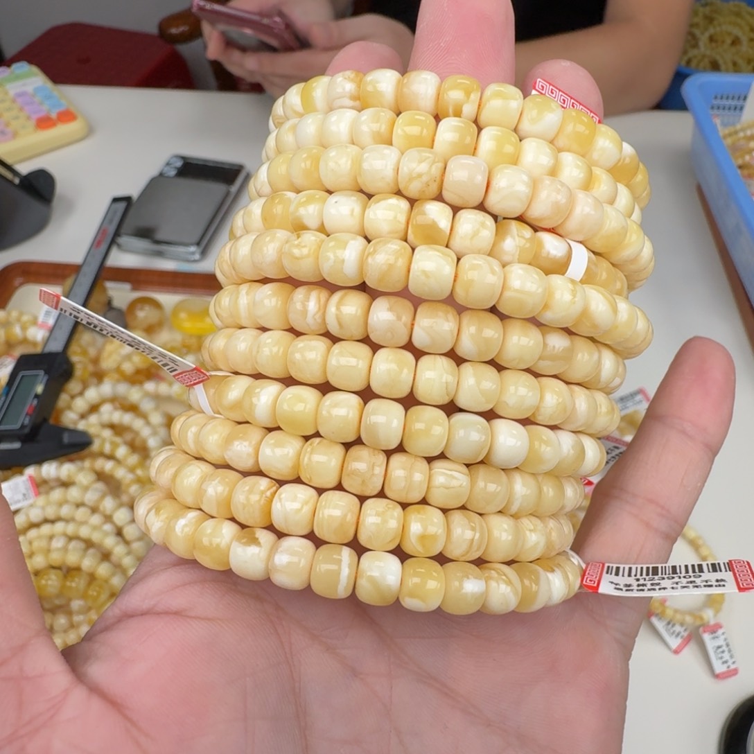 琥珀未镶嵌手链多样性发其一