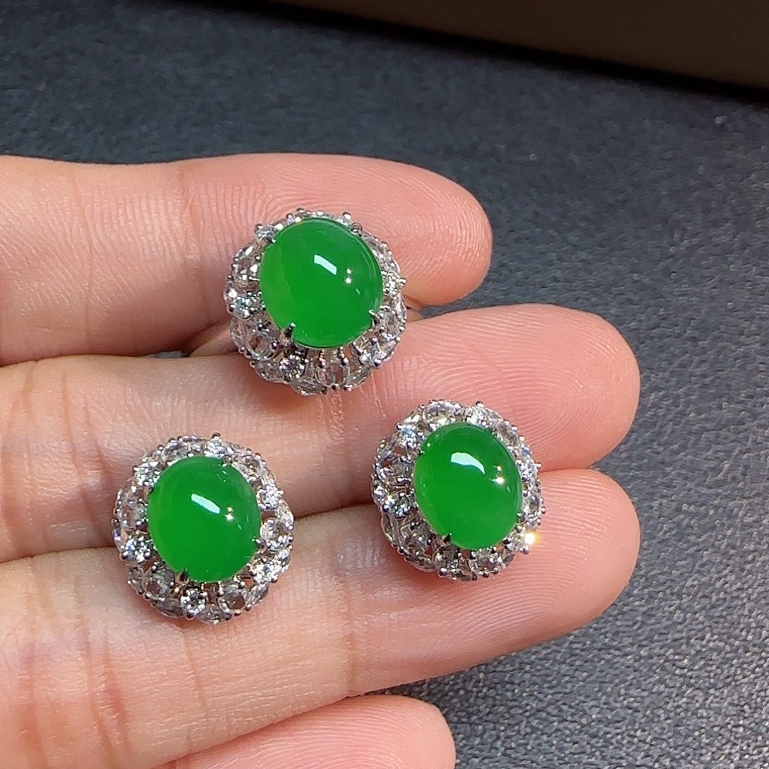 翡翠18K金镶嵌戒指戒指耳钉套装