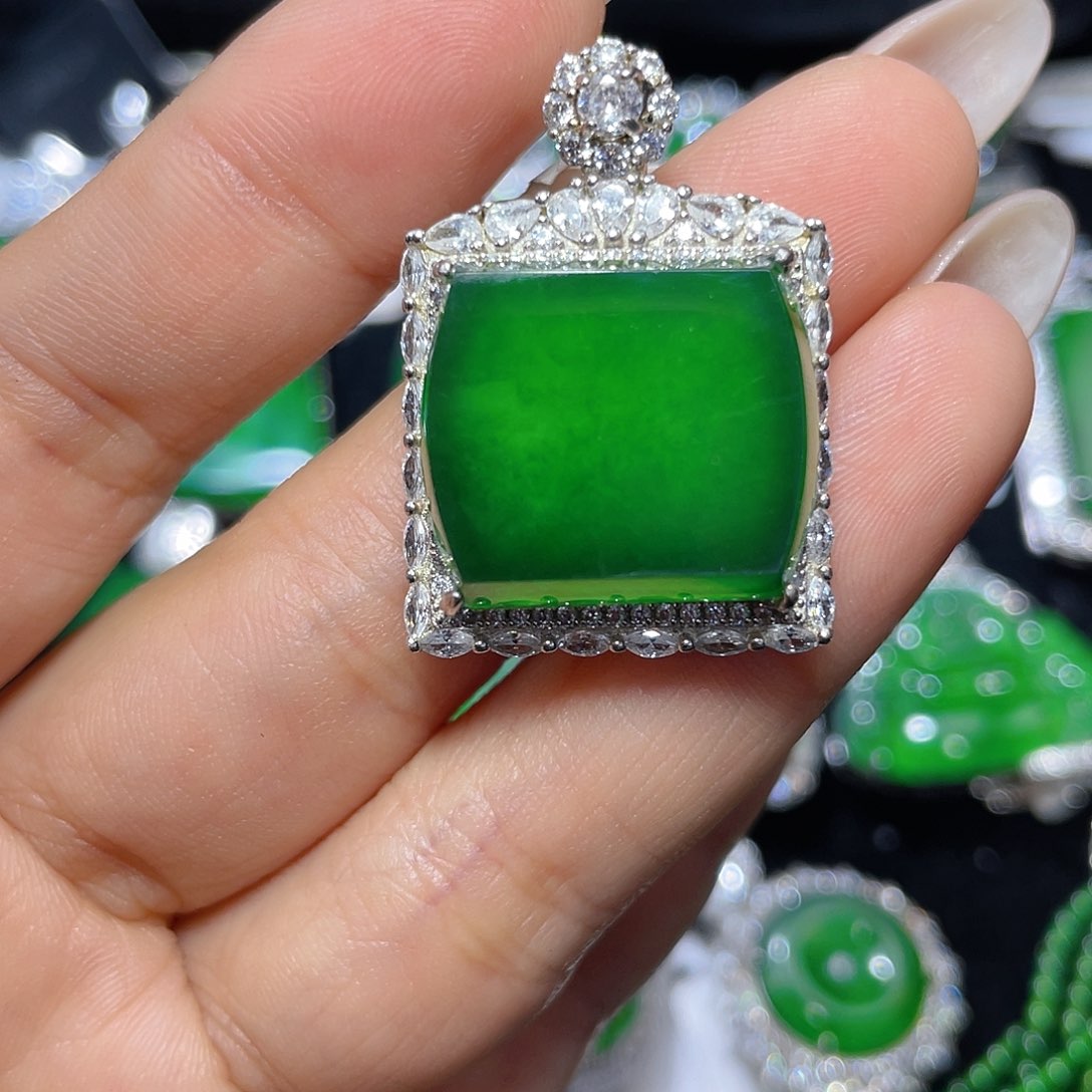 翡翠颈饰银S925镶嵌翡翠