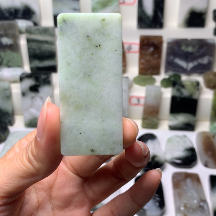 独山玉未镶嵌颈饰