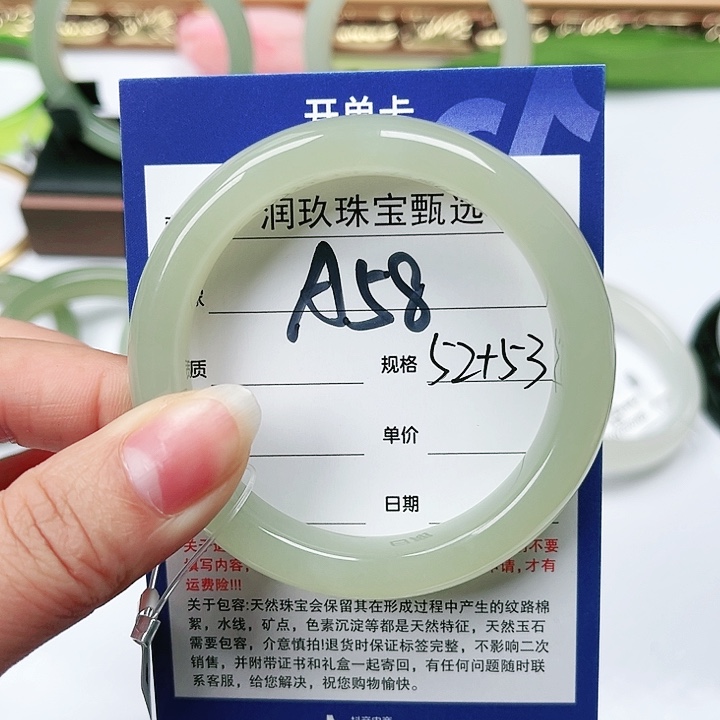 和田玉手镯未镶嵌