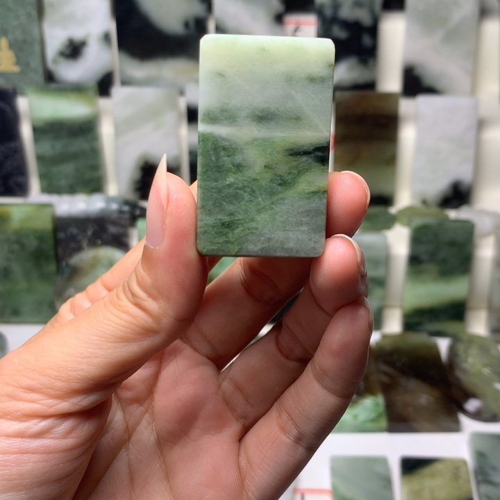 独山玉未镶嵌颈饰