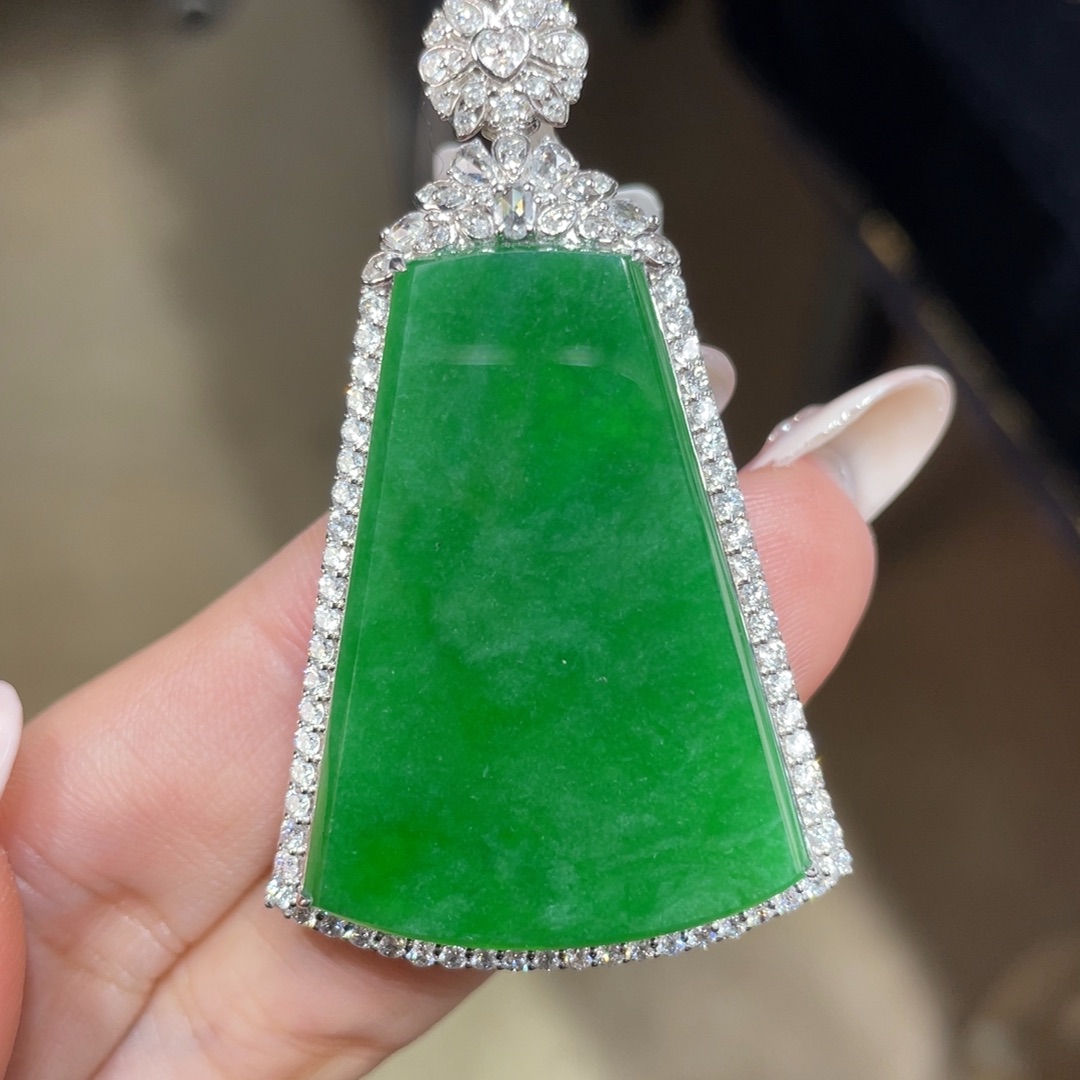 翡翠颈饰18K金镶嵌天然缅甸翡翠a货