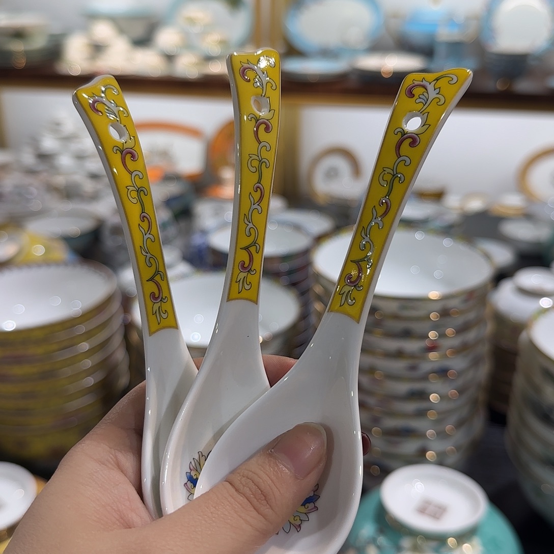 J***妈骨瓷珐琅彩工艺瓷器